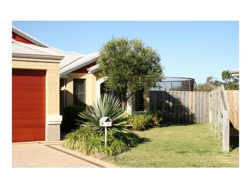 10 Senecio Way, Halls Head WA 6210