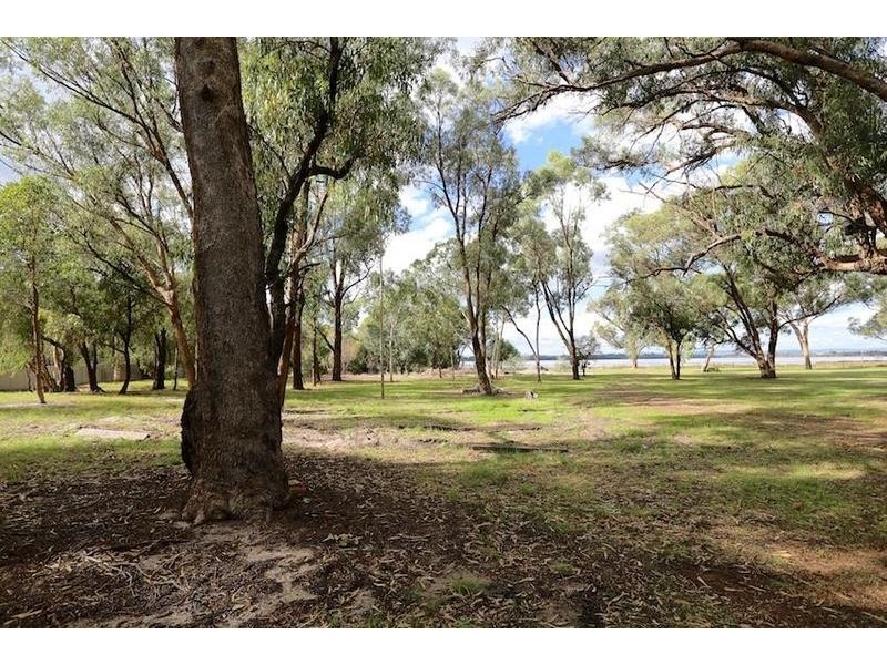 7 Balwina Road, Greenfields WA 6210