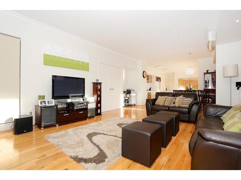 25 Karri Karri Pass, Lakelands WA 6180