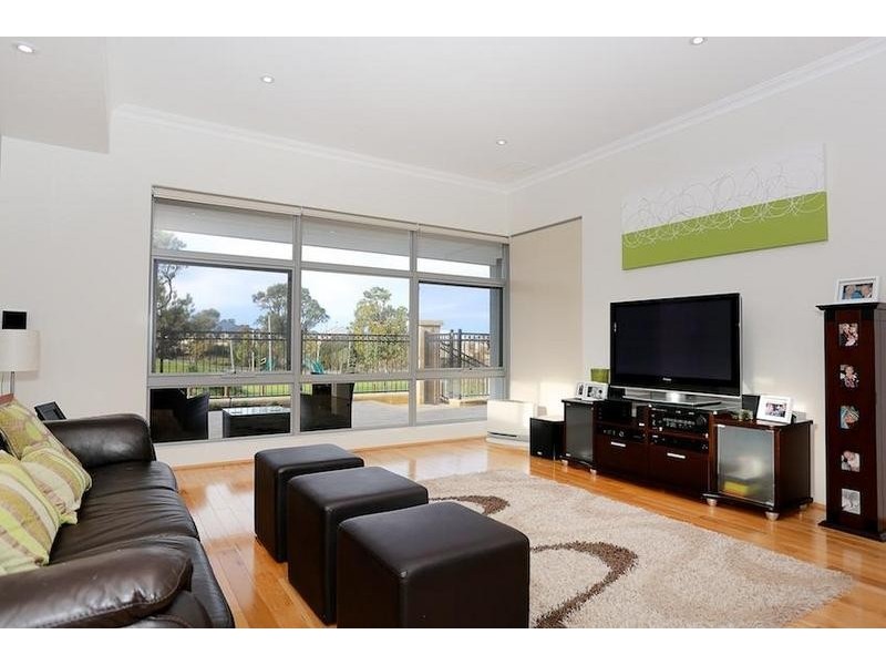 25 Karri Karri Pass, Lakelands WA 6180