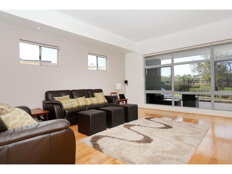 25 Karri Karri Pass, Lakelands WA 6180