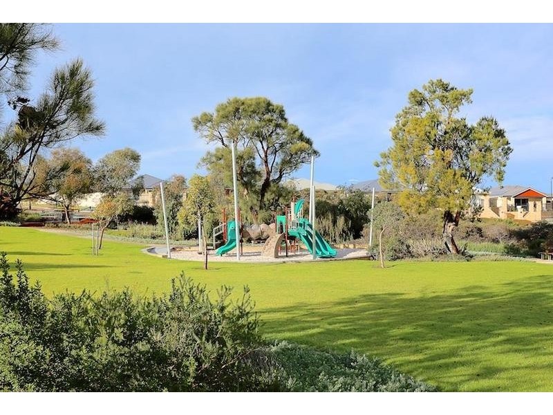 25 Karri Karri Pass, Lakelands WA 6180