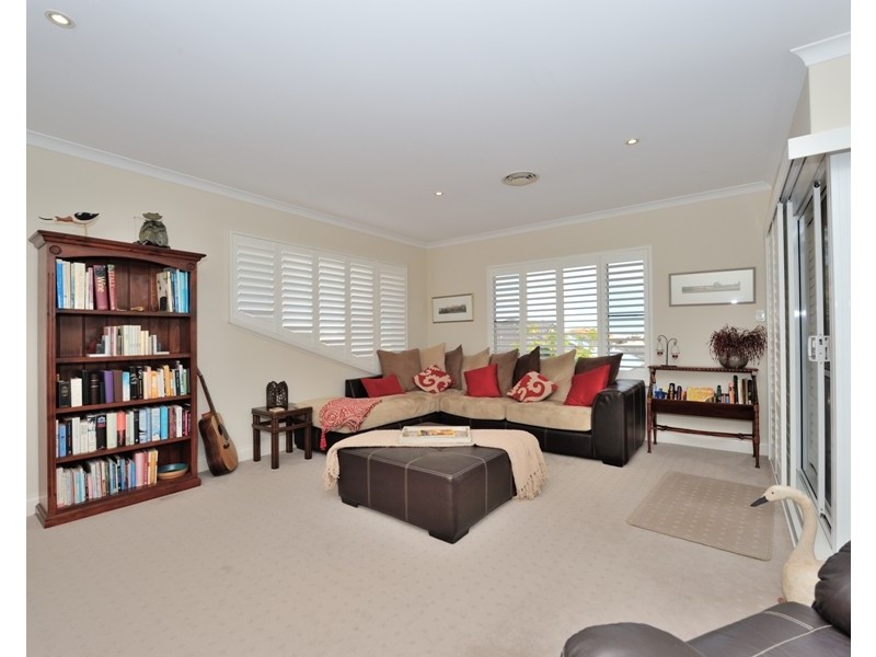 4 Pond Court, San Remo WA 6210