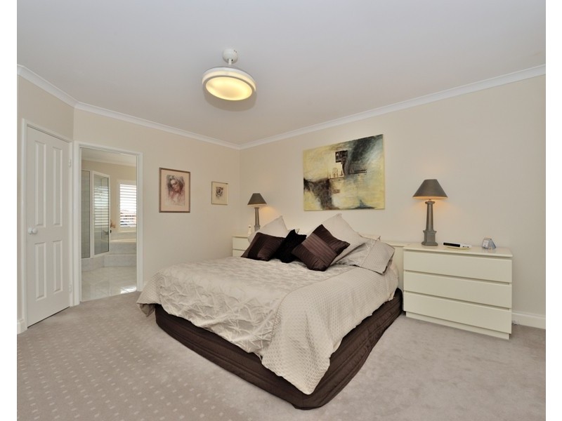 4 Pond Court, San Remo WA 6210