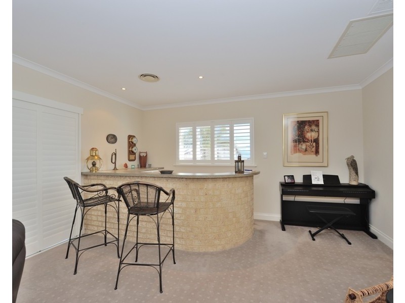 4 Pond Court, San Remo WA 6210