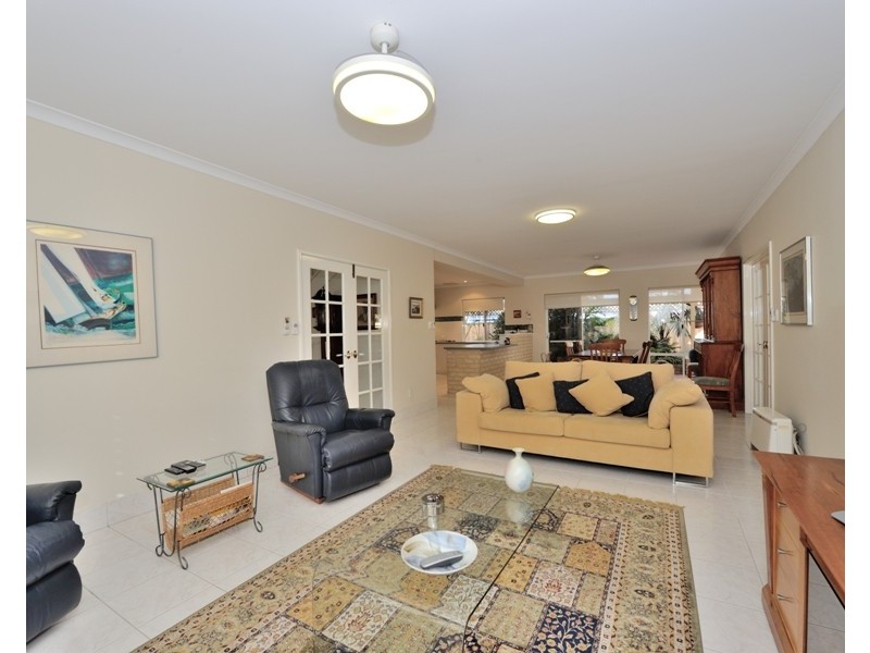 4 Pond Court, San Remo WA 6210