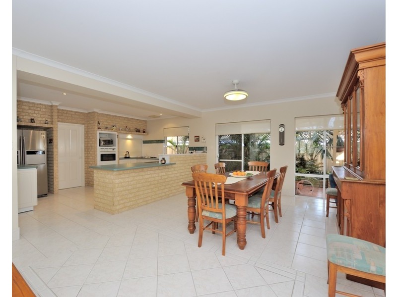 4 Pond Court, San Remo WA 6210