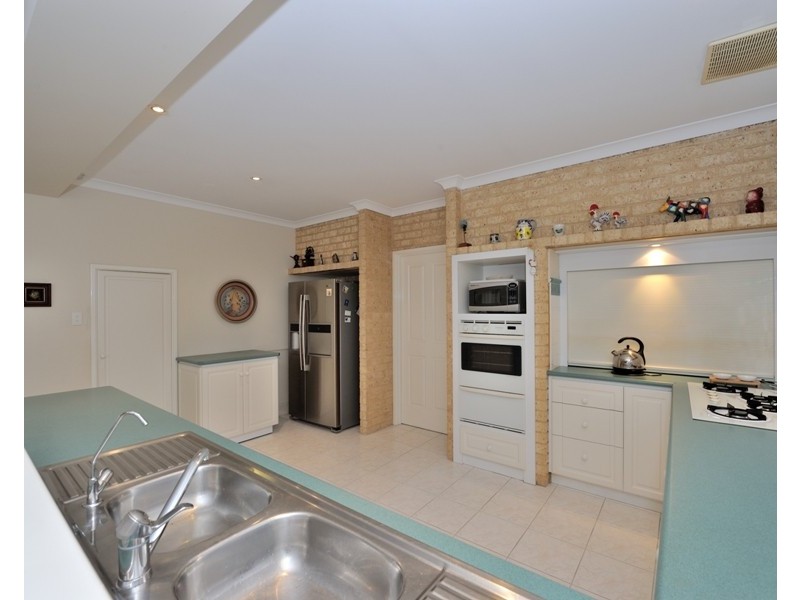 4 Pond Court, San Remo WA 6210