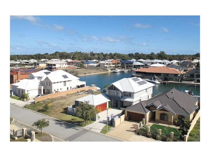 38 Leisure Way, Halls Head WA 6210