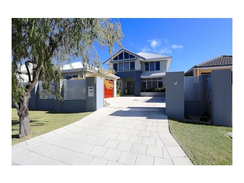 38 Leisure Way, Halls Head WA 6210