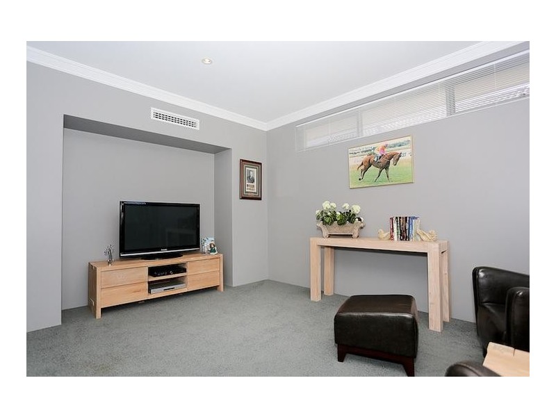 38 Leisure Way, Halls Head WA 6210