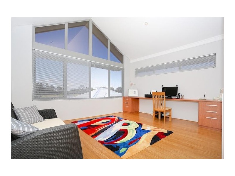 38 Leisure Way, Halls Head WA 6210