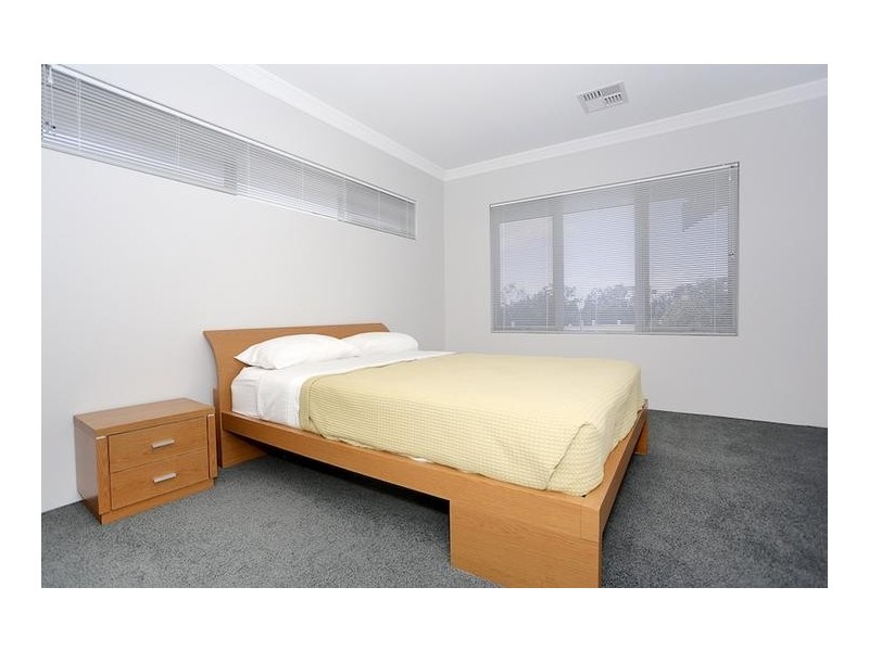 38 Leisure Way, Halls Head WA 6210