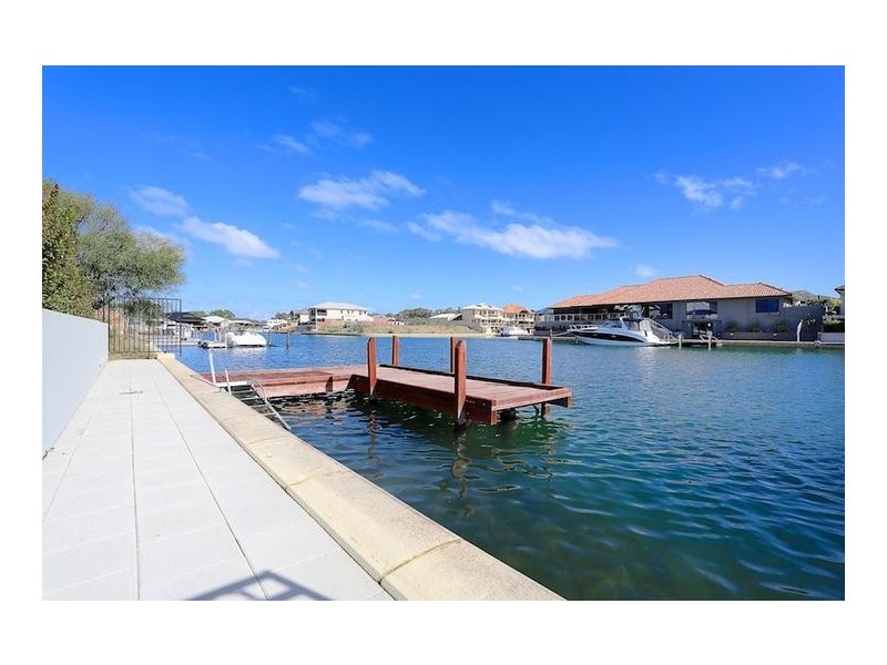 38 Leisure Way, Halls Head WA 6210