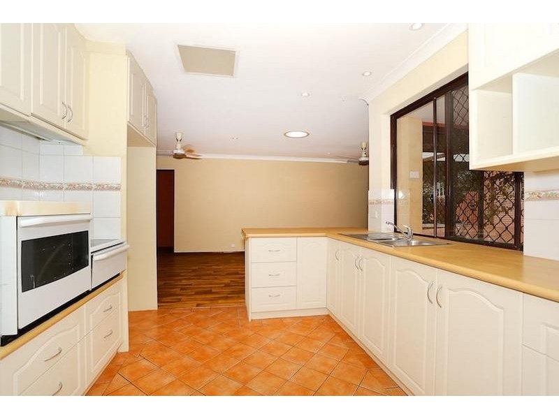 5 Aberdeen Close, Halls Head WA 6210
