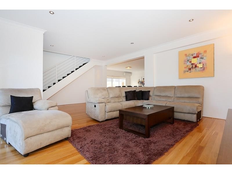 101 Darwin Terrace, Dudley Park WA 6210