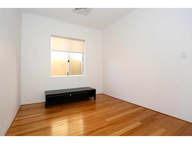 101 Darwin Terrace, Dudley Park WA 6210