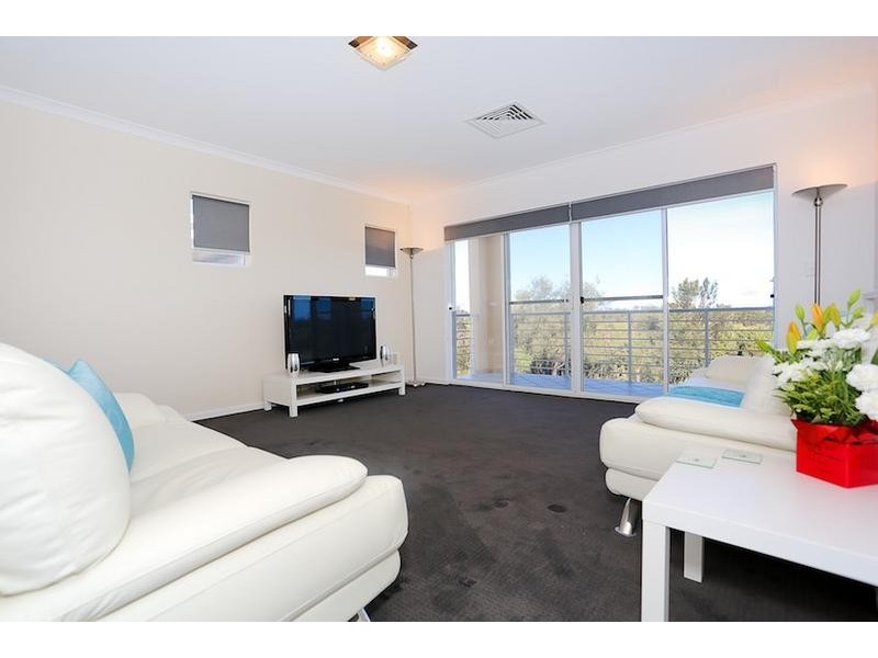 101 Darwin Terrace, Dudley Park WA 6210