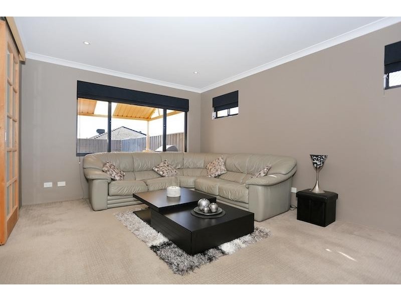 5 Alba Pass, Halls Head WA 6210