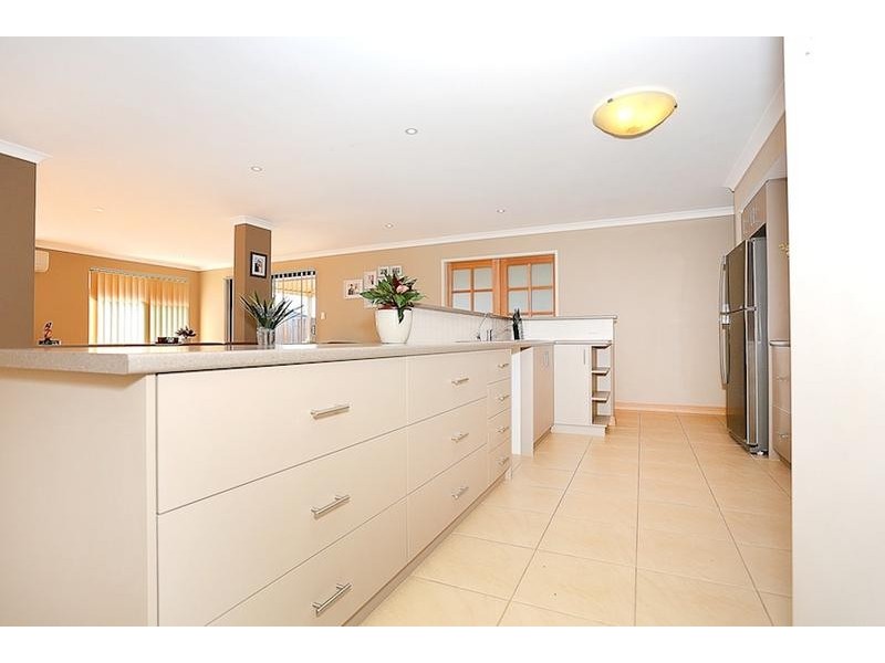 5 Alba Pass, Halls Head WA 6210