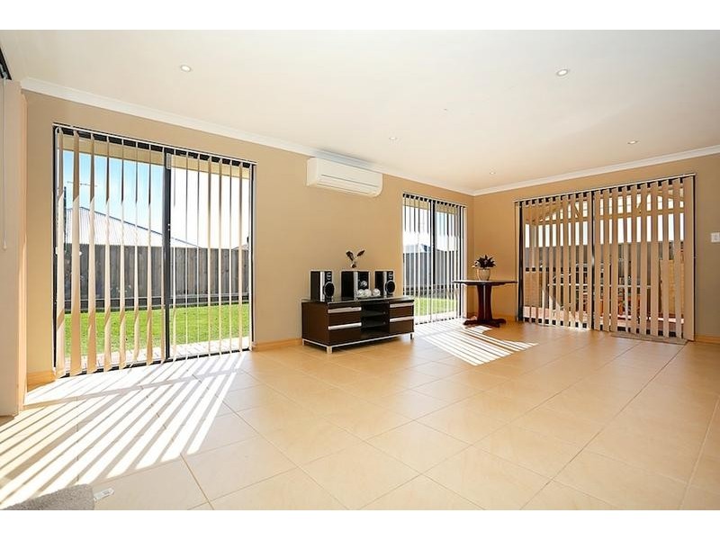 5 Alba Pass, Halls Head WA 6210