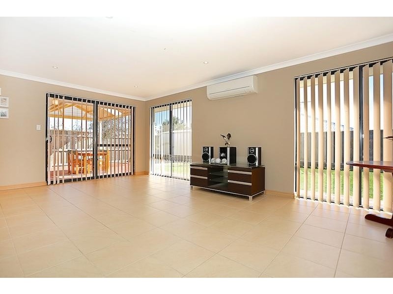 5 Alba Pass, Halls Head WA 6210