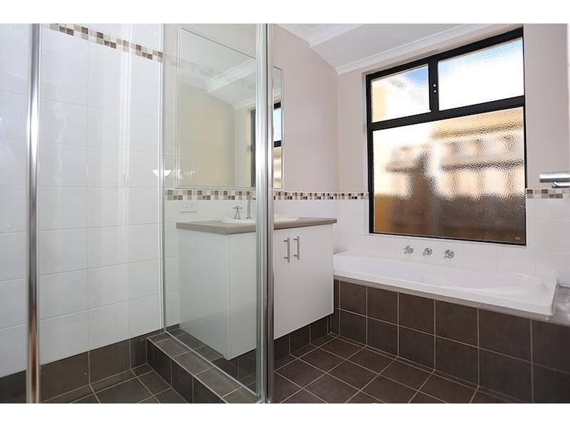 5 Alba Pass, Halls Head WA 6210