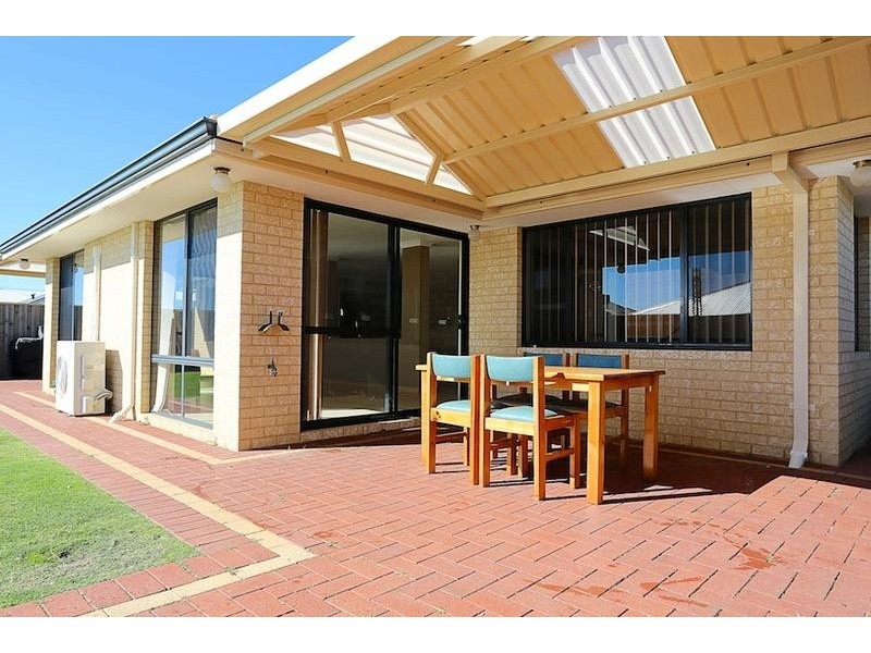 5 Alba Pass, Halls Head WA 6210