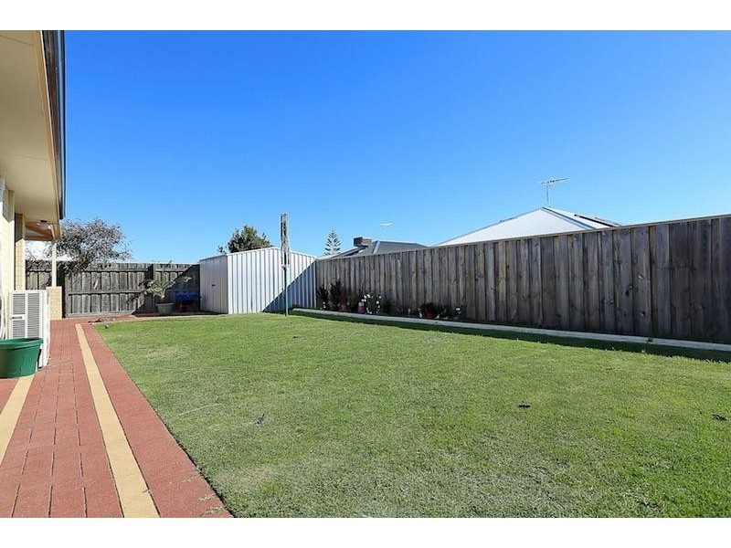 5 Alba Pass, Halls Head WA 6210