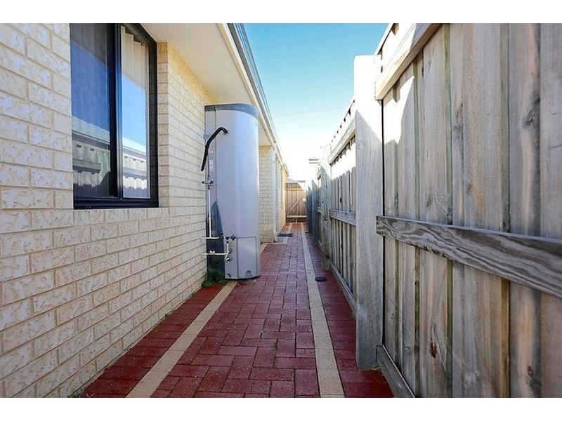 5 Alba Pass, Halls Head WA 6210