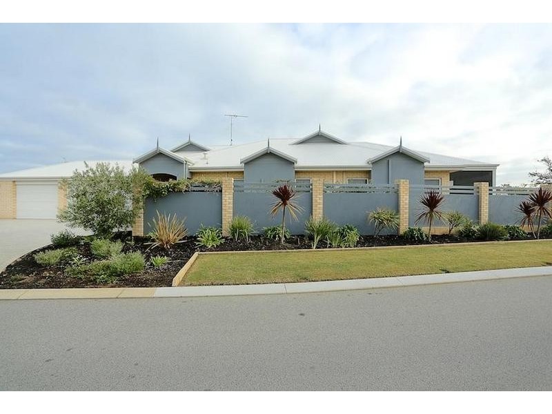 2 Riceflower Blvd, Halls Head WA 6210