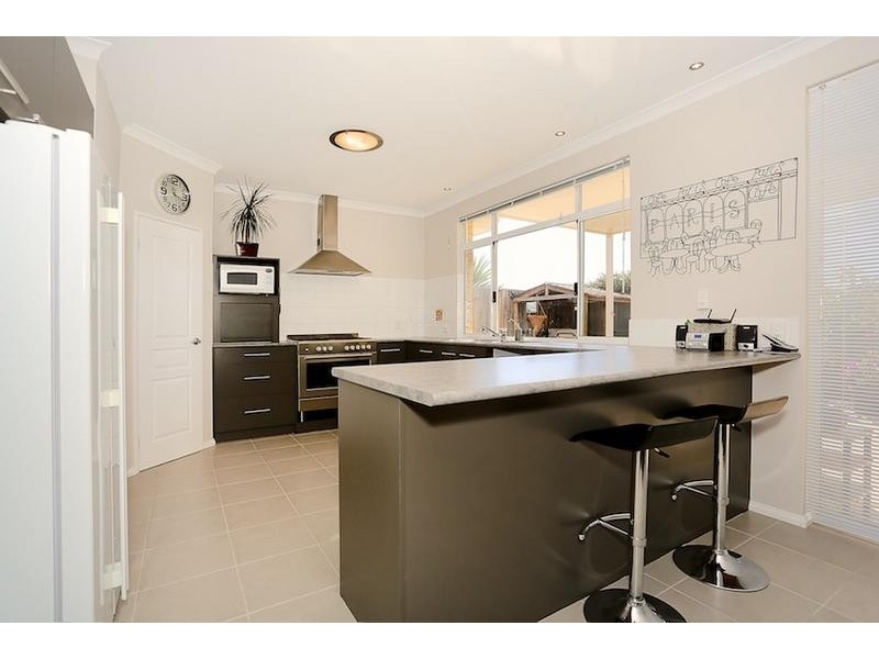 2 Riceflower Blvd, Halls Head WA 6210