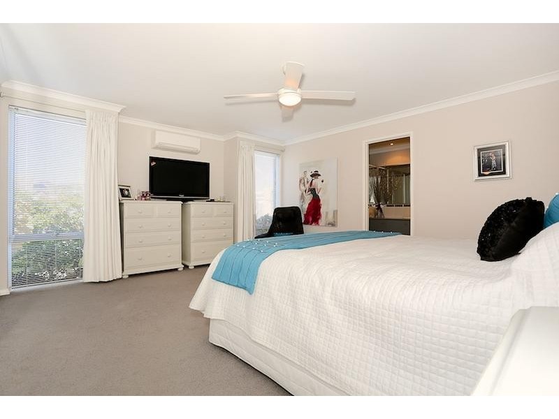 2 Riceflower Blvd, Halls Head WA 6210