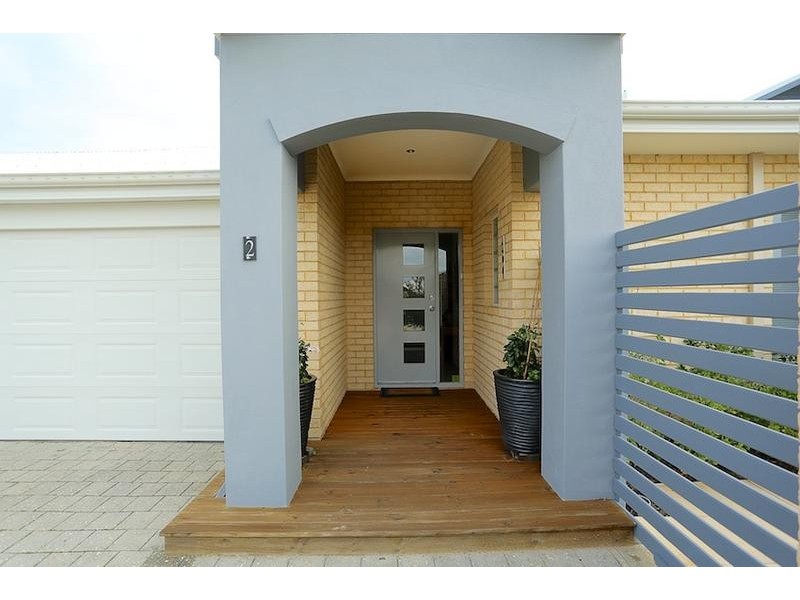 2 Riceflower Blvd, Halls Head WA 6210