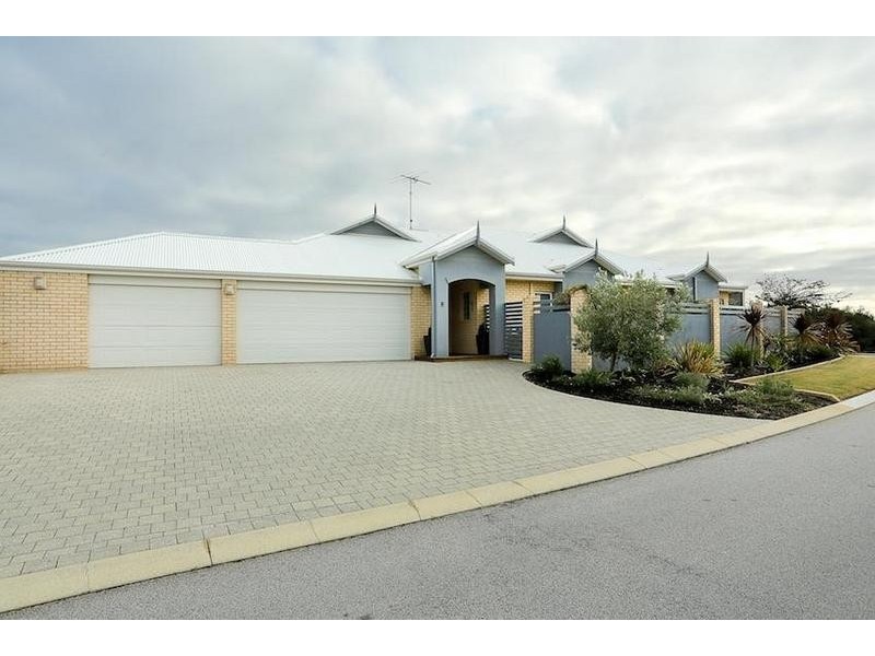 2 Riceflower Blvd, Halls Head WA 6210