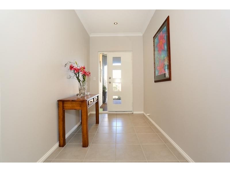 2 Riceflower Blvd, Halls Head WA 6210