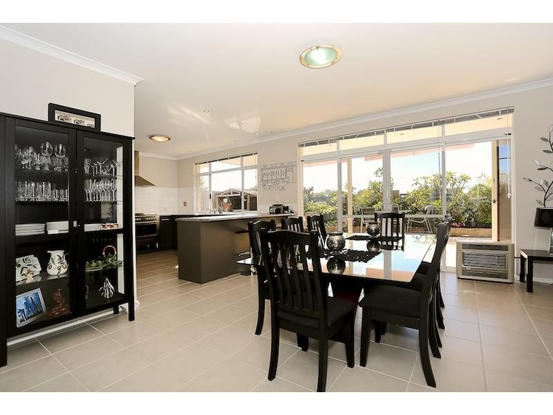 2 Riceflower Blvd, Halls Head WA 6210