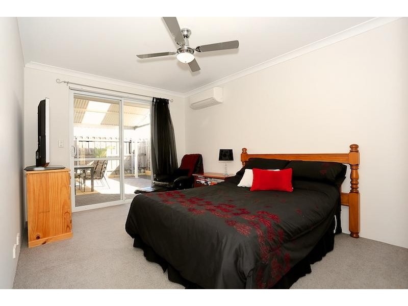 2 Riceflower Blvd, Halls Head WA 6210