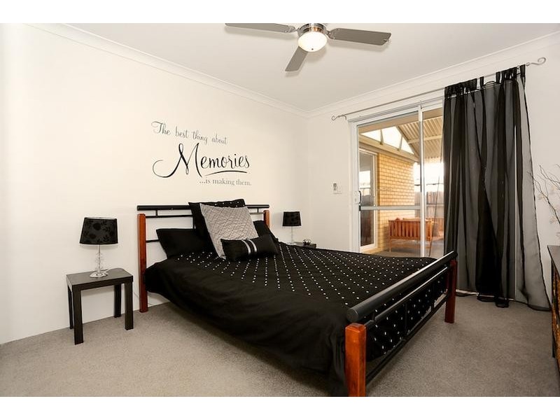 2 Riceflower Blvd, Halls Head WA 6210