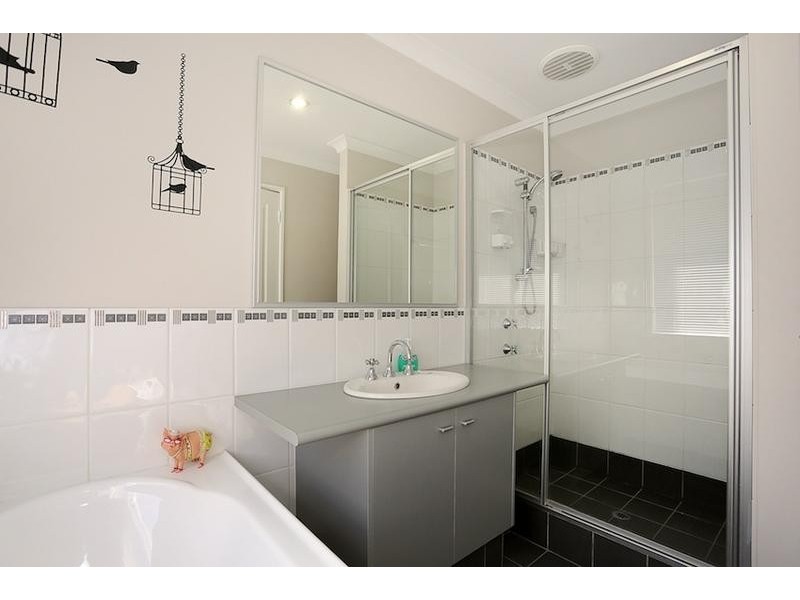 2 Riceflower Blvd, Halls Head WA 6210