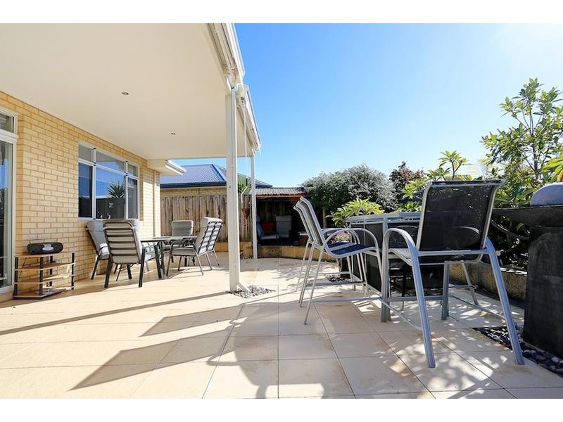 2 Riceflower Blvd, Halls Head WA 6210