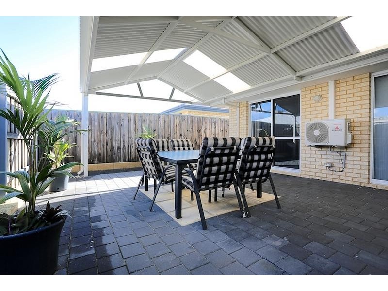 2 Riceflower Blvd, Halls Head WA 6210