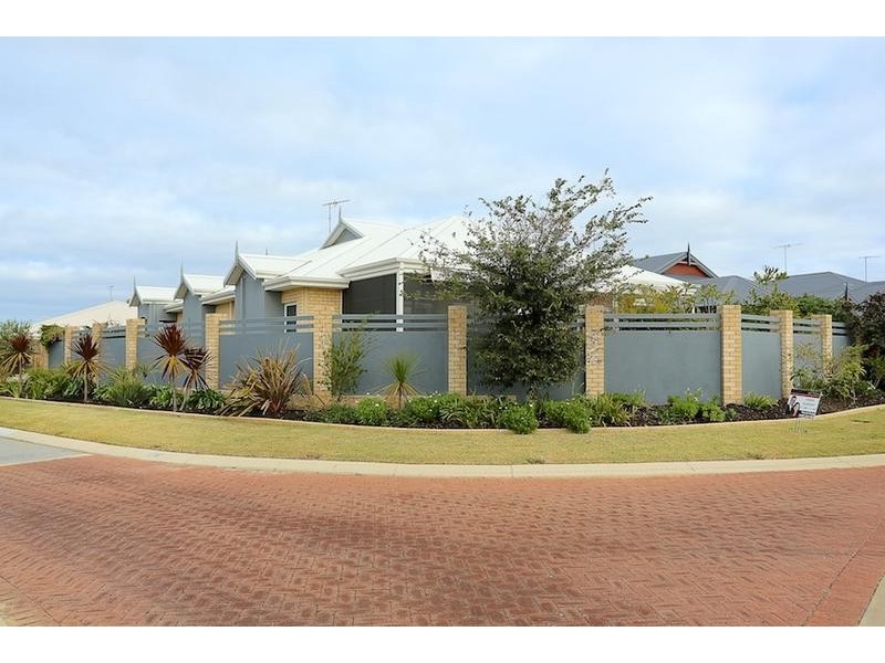 2 Riceflower Blvd, Halls Head WA 6210