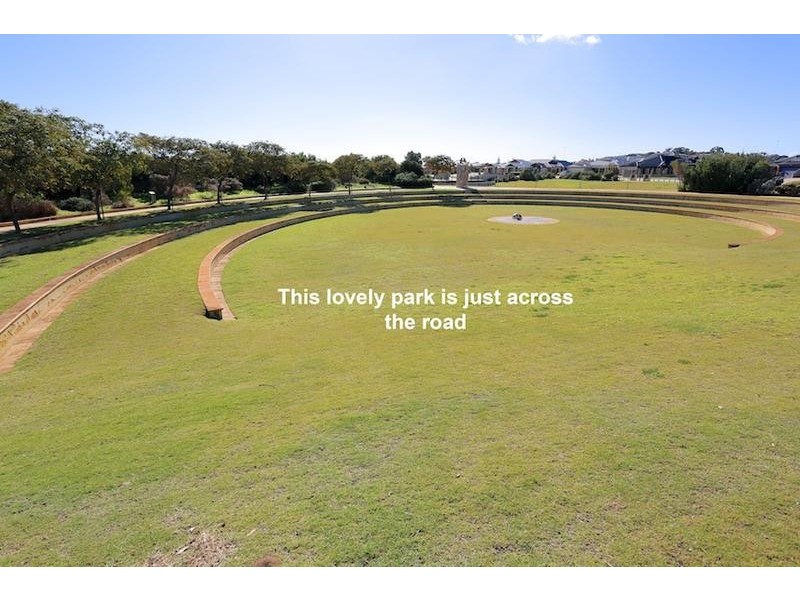 2 Riceflower Blvd, Halls Head WA 6210