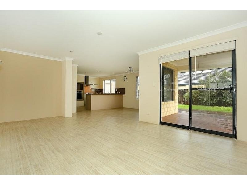 29 Bookleaf Loop, Halls Head WA 6210