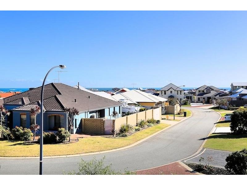29 Bookleaf Loop, Halls Head WA 6210