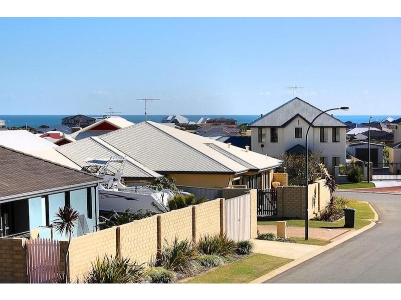 29 Bookleaf Loop, Halls Head WA 6210