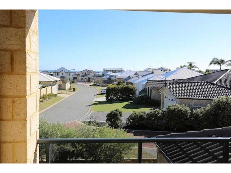 29 Bookleaf Loop, Halls Head WA 6210