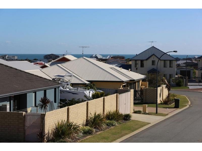 29 Bookleaf Loop, Halls Head WA 6210