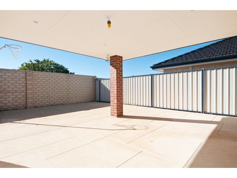 27 Bamburgh Turn, Meadow Springs WA 6210